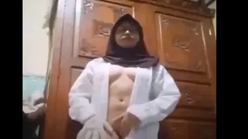Cewek 18+ Jilbab Lugu Tapi Udah Doyan Colmek poster