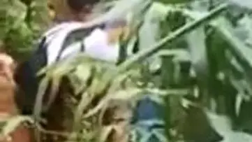 Dokumentasi Gadis Cantik Bersantai Kebun Kasur poster
