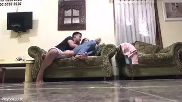 Gadis Cantik Pasrah Posisi Doggy Di Rumah poster