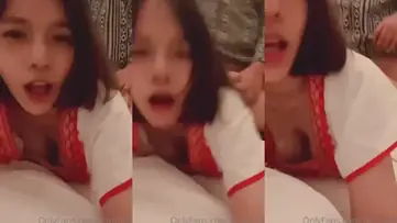 Gadis Cantik Pasrah Posisi Doggy Kasur Pacar poster