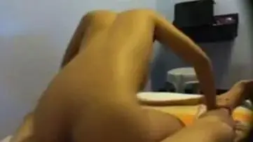 Gadis Semok Cantik Goyang Atas Kasur Lincah poster
